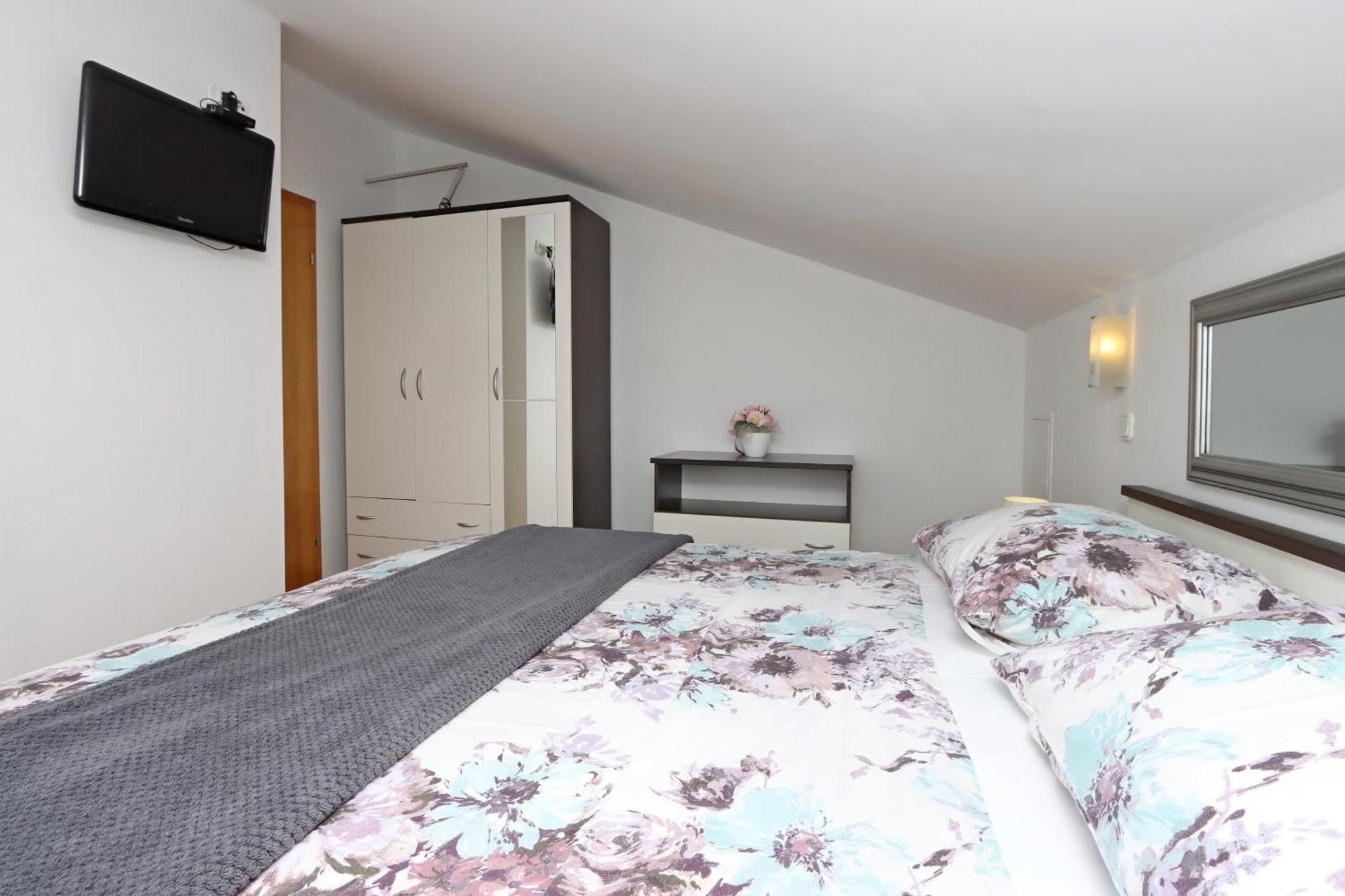 Seaside Apartments With A Swimming Pool Pag - 6412 Pag Town Room photo