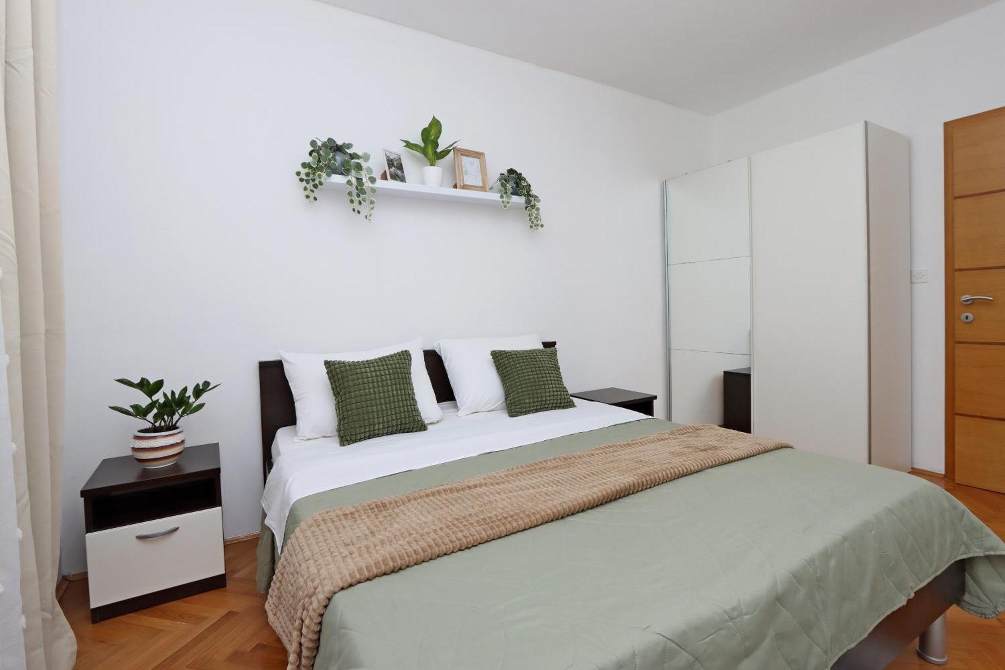 Seaside Apartments With A Swimming Pool Pag - 6412 Pag Town Room photo